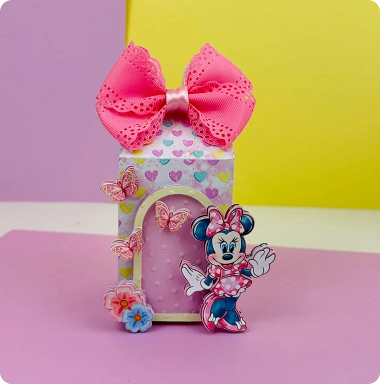 Caixa personalizada da Minnie com laço rosa